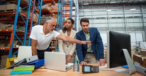 PMMonday_OutcomeAlignment_FeaturedImage A group of product managers aligning their outcomes